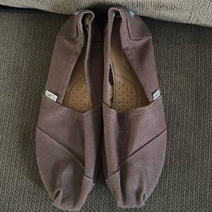 Tom’s slip ons worn once. Excellent condition